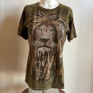 The Mountain Lion Graphic T-Shirt in Olive Green